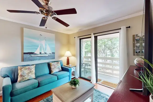 Living room at Fiddler’s Cove 11L